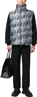 バーバリー SS23 メンズ ジオメトリックプリント ジップアップ ベスト マルチカラー 80637981 Lookbook バーバリー SS23 メンズ ジオメトリックプリント ジップアップ ベスト マルチカラー 80637981