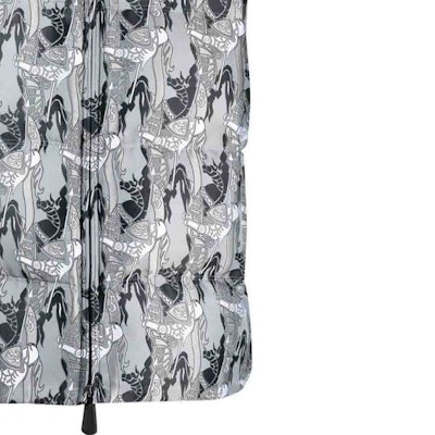 バーバリー SS23 メンズ ジオメトリックプリント ジップアップ ベスト マルチカラー 80637981 Sizing バーバリー SS23 メンズ ジオメトリックプリント ジップアップ ベスト マルチカラー 80637981