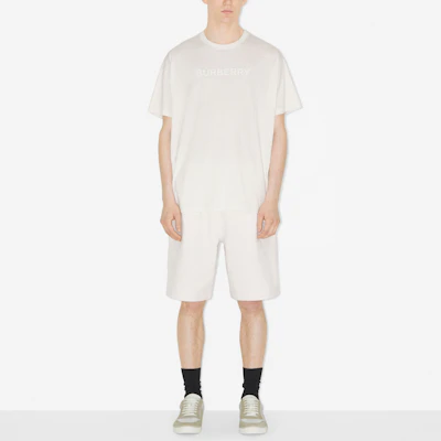 Burberry SS23 Logo Print Casual Straight Shorts White/Grey for Men. 80706521 Lookbook Burberry SS23 Logo Print Casual Straight Shorts White/Grey for Men. 80706521