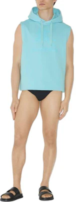 버버리 SS23 로고 프린트 드로스트링 후디 블루 패션 80714371 Lookbook 버버리 SS23 로고 프린트 드로스트링 후디 블루 패션 80714371