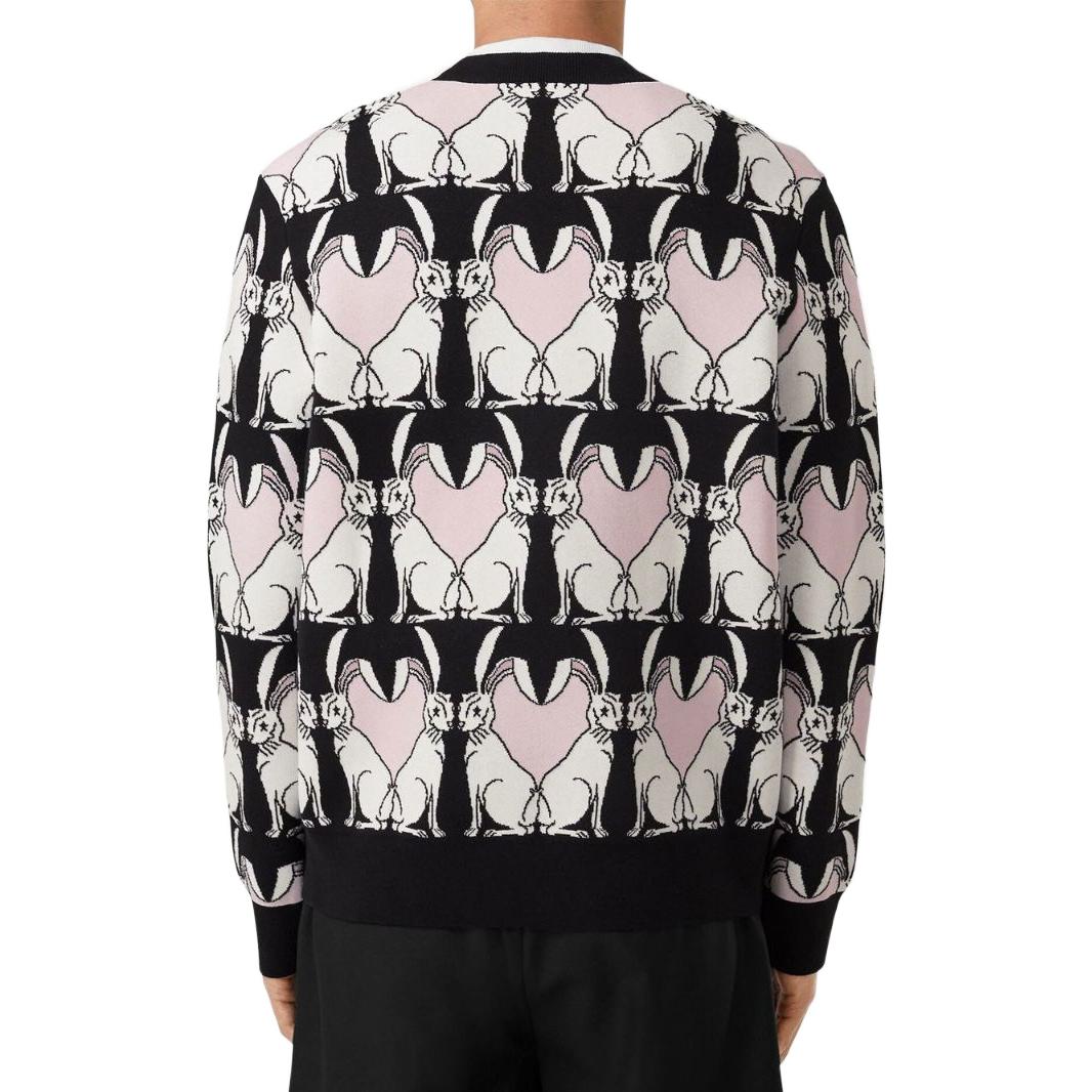 Shop Burberry 2023農曆新年兔年黑色針織毛衣男款圓領套頭衫 80640731
