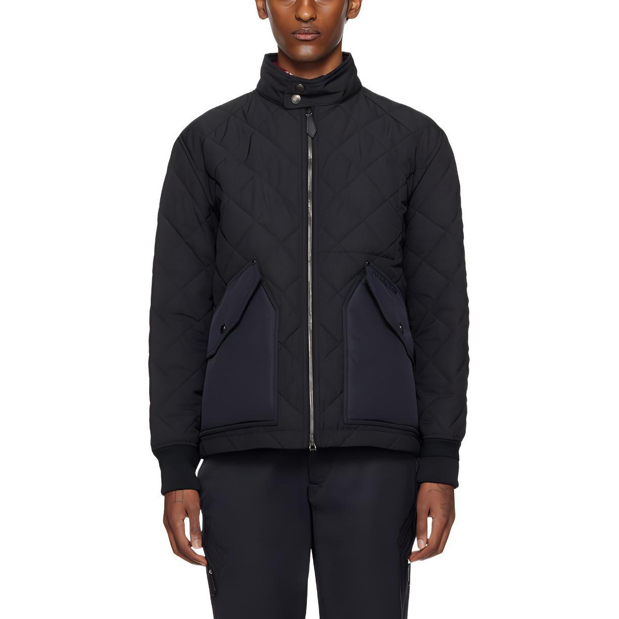 Lookbook 버버리 SS24 블랙 다이아몬드 퀼팅 코튼 재킷 스탠드 칼라. 80836561