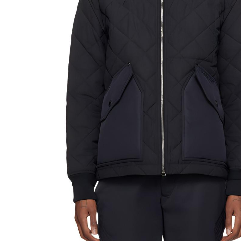 Sizing 버버리 SS24 블랙 다이아몬드 퀼팅 코튼 재킷 스탠드 칼라. 80836561