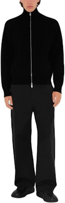 Burberry SS24 Jersey Negro con Motivo de Caballo y Cremallera con Logo. 80988651 Shop Burberry SS24 Jersey Negro con Motivo de Caballo y Cremallera con Logo. 80988651