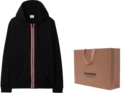 Burberry SS24 黑色标志拉链连帽衫,带抽绳和贴袋. 80844281 Shop Burberry SS24 黑色标志拉链连帽衫,带抽绳和贴袋. 80844281