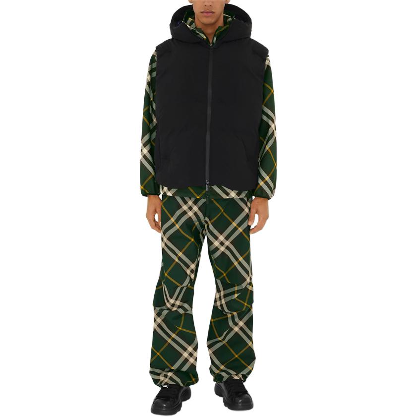 Shop Burberry SS24 黑色無袖連帽羽絨背心外套 80838191