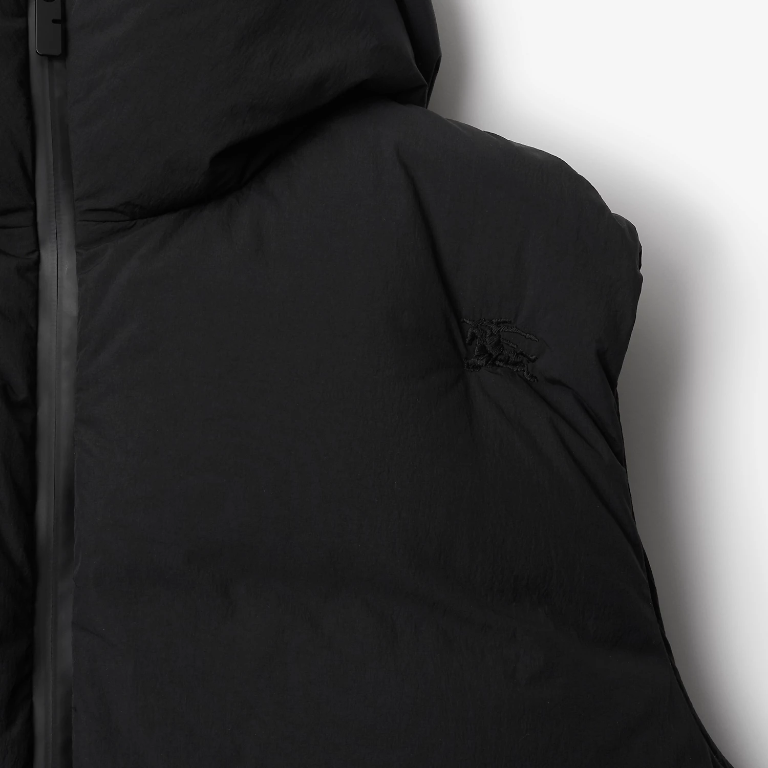 Sizing Burberry SS24 黑色無袖連帽羽絨背心外套 80838191