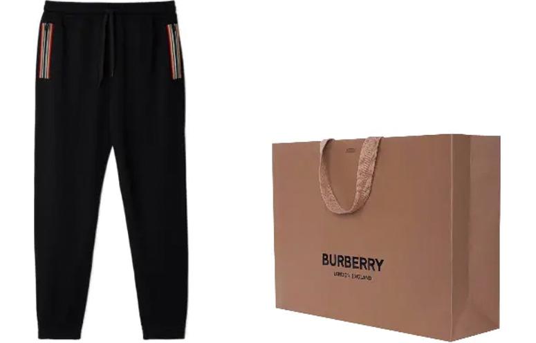 Shop Burberry SS24 Seluar Jogger Knit Hitam Bergaris dengan Tali Serut. 80878691