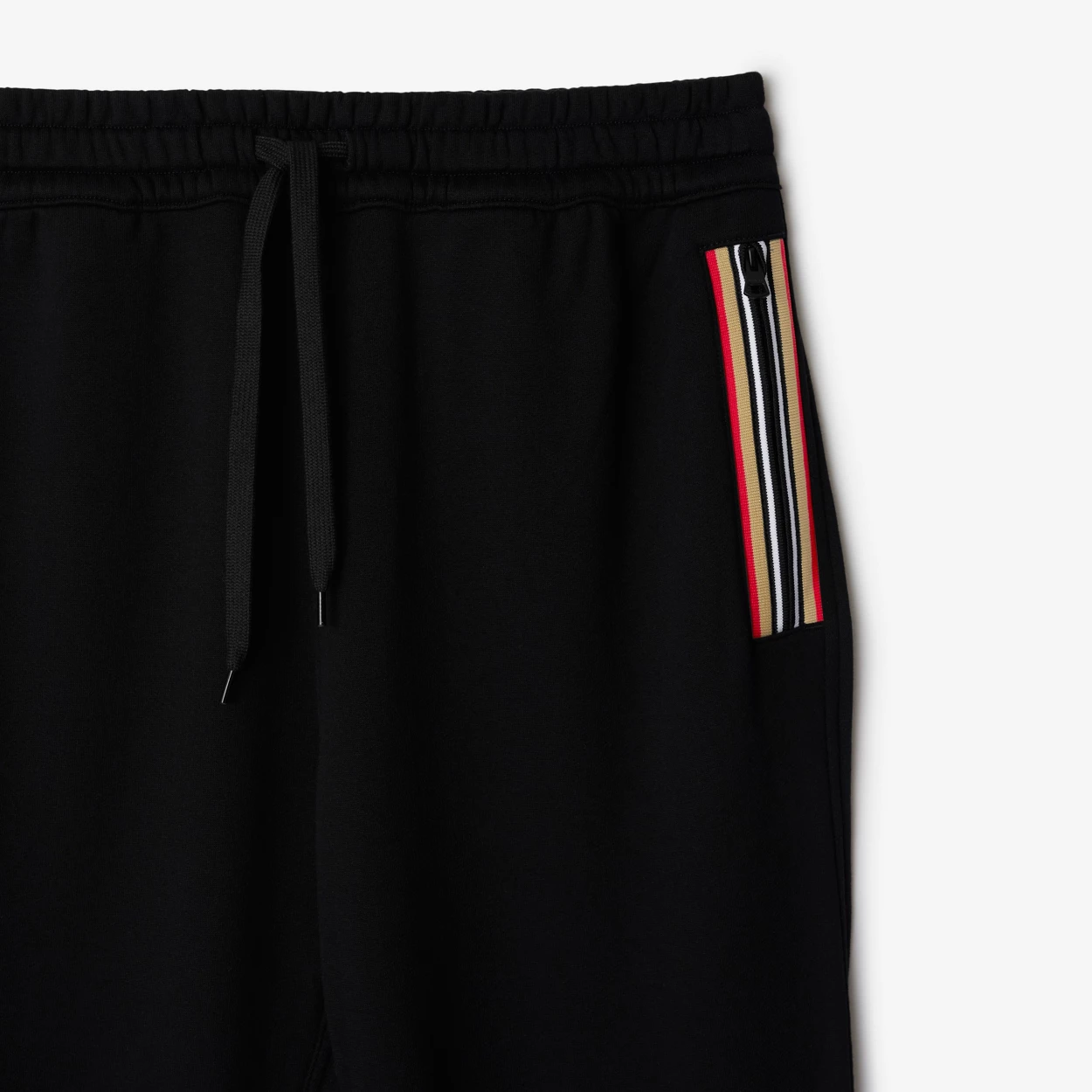 Purchase Burberry SS24 Seluar Jogger Knit Hitam Bergaris dengan Tali Serut. 80878691