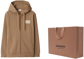 Burberry SS24 Hoodie Zip Camel dengan Cetakan Huruf. 80843461 Lookbook Burberry SS24 Hoodie Zip Camel dengan Cetakan Huruf. 80843461