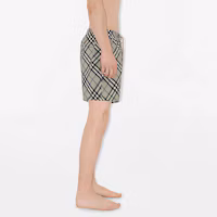Details for Burberry SS24 Shorts de Natación Verde Musgo con Cintura Media y Cordón. 80873361