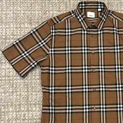 버버리 SS24 체크 프린트 반소매 캐주얼 셔츠 카키 80846901 Purchase 버버리 SS24 체크 프린트 반소매 캐주얼 셔츠 카키 80846901