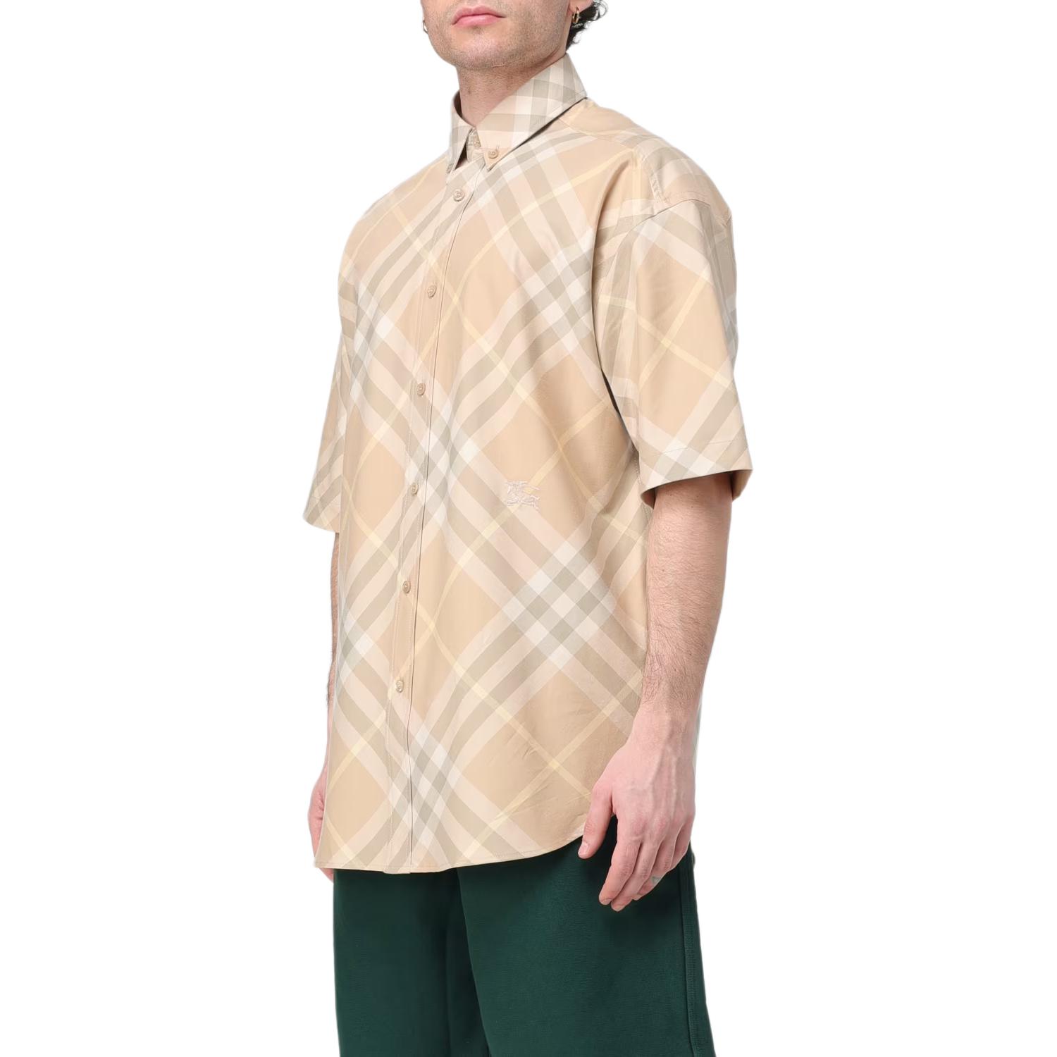 Shop 버버리 SS24 체커드 반팔 루즈핏 버튼다운 셔츠. 80824781