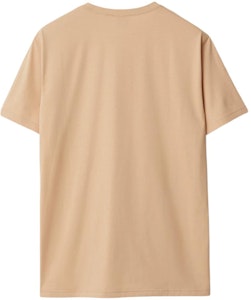 Burberry SS24 刺繡標誌圓領T恤 柔和黃棕色。 80843601 Lookbook Burberry SS24 刺繡標誌圓領T恤 柔和黃棕色。 80843601