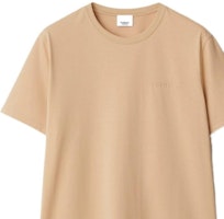 Burberry SS24 Kaos Crewneck Logo Bordir Kuning Coklat Muda. 80843601 Sizing Burberry SS24 Kaos Crewneck Logo Bordir Kuning Coklat Muda. 80843601