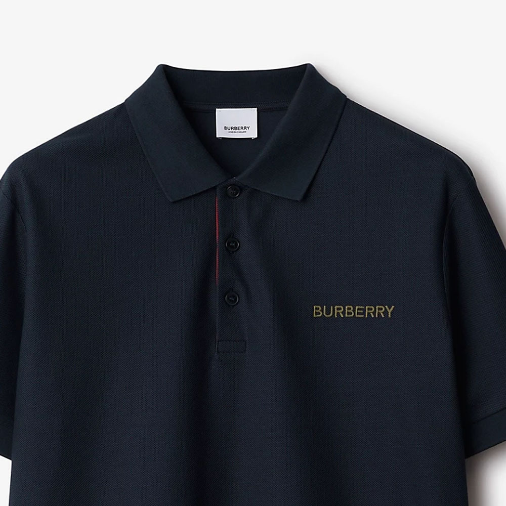 Sizing Burberry SS24 Baju Polo Navy Blue dengan Logo Sulaman. 80844371