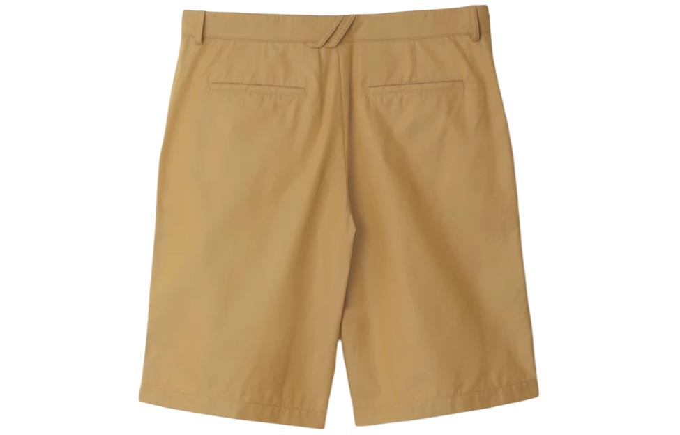 Lookbook Burberry SS24 寬鬆版小麥色休閒短褲。 80895261