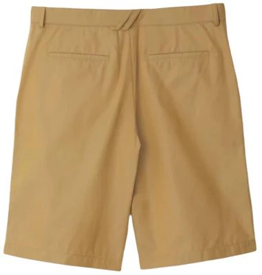Burberry SS24 Loose Fit Button Casual Shorts in Wheat Color. 80895261 Lookbook Burberry SS24 Loose Fit Button Casual Shorts in Wheat Color. 80895261