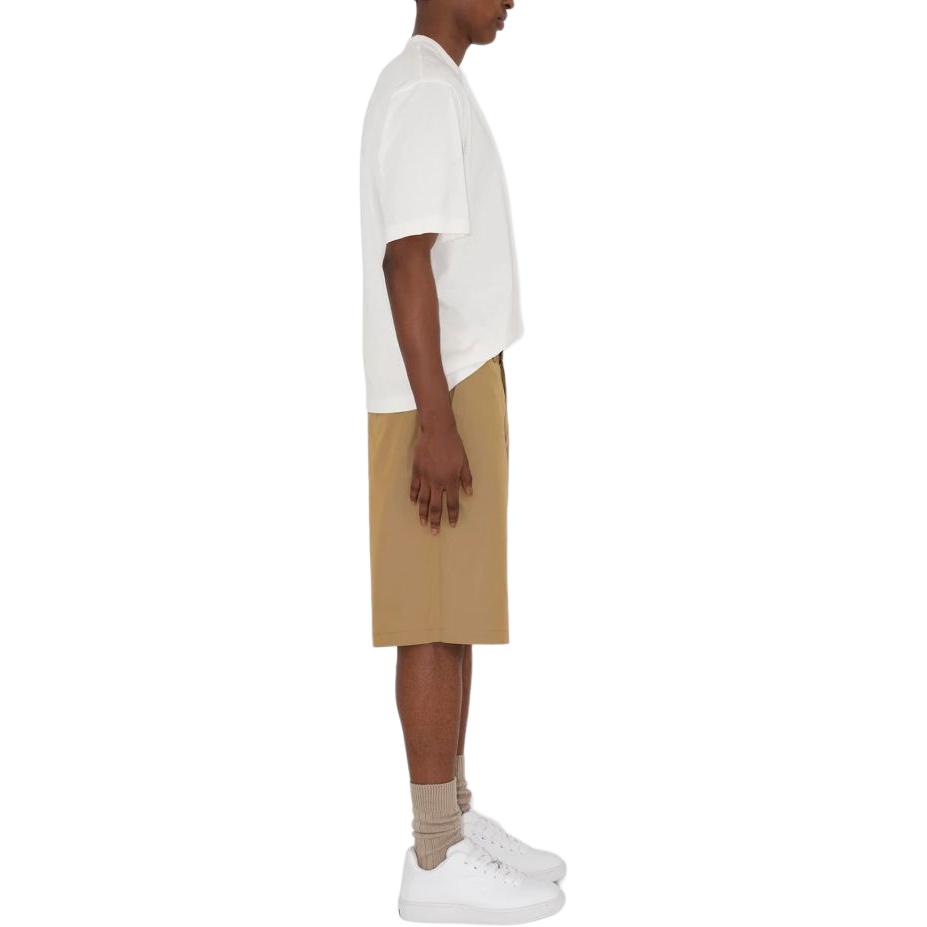 Sizing Burberry SS24 寬鬆版小麥色休閒短褲。 80895261