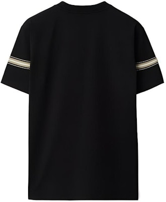 Burberry SS24 Baju T Hitam Lengan Pendek Crewneck Berjalur 80910261 Lookbook Burberry SS24 Baju T Hitam Lengan Pendek Crewneck Berjalur 80910261