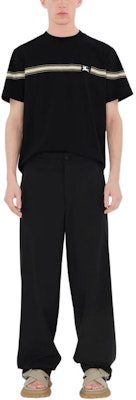 Burberry SS24 Baju T Hitam Lengan Pendek Crewneck Berjalur 80910261 Purchase Burberry SS24 Baju T Hitam Lengan Pendek Crewneck Berjalur 80910261