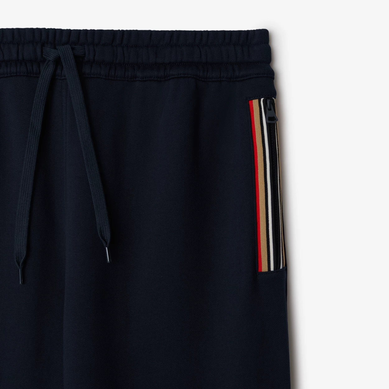 Purchase Burberry SS24 Celana Santai Knit Bergaris Tali Serut Biru Navy. 80878711