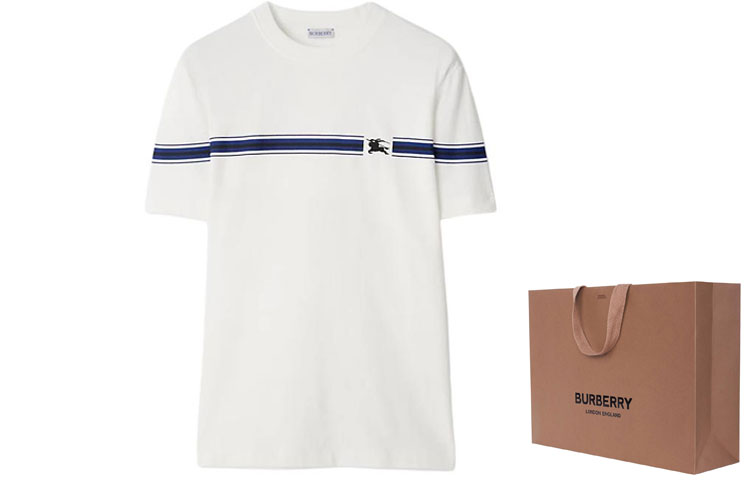 Shop Burberry SS24 條紋小馬印花休閒短袖T恤 鹽晶色。 80904361
