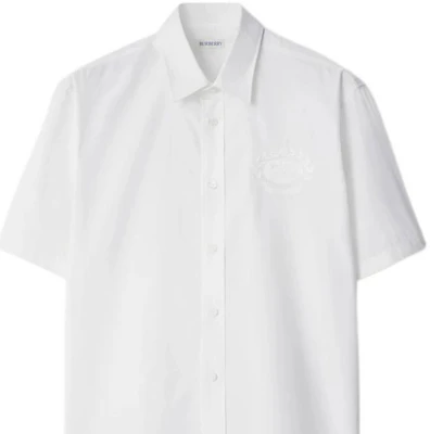 Burberry SS24 White Short-Sleeve Shirt with Embroidered Equestrian Logo. 80953191 Sizing Burberry SS24 White Short-Sleeve Shirt with Embroidered Equestrian Logo. 80953191