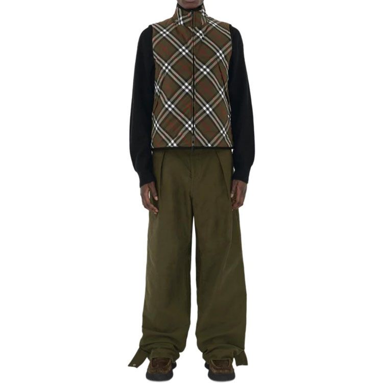 Shop Burberry SS24 Jaket Vest Zip Dalam Corak Kotak Hijau Gelap. 81018491