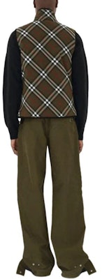 Burberry SS24 Jaket Vest Zip Dalam Corak Kotak Hijau Gelap. 81018491 Purchase Burberry SS24 Jaket Vest Zip Dalam Corak Kotak Hijau Gelap. 81018491