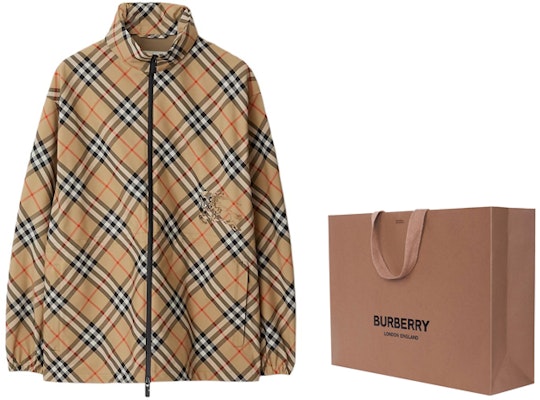 Burberry SS24 Jaket Kasual Hood Boleh Ditanggalkan Zip Kotak Beige. 80893221 Shop Burberry SS24 Jaket Kasual Hood Boleh Ditanggalkan Zip Kotak Beige. 80893221