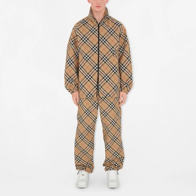 Burberry SS24 Jaket Kasual Hood Boleh Ditanggalkan Zip Kotak Beige. 80893221 Purchase Burberry SS24 Jaket Kasual Hood Boleh Ditanggalkan Zip Kotak Beige. 80893221