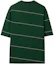 Lookbook 버버리 SS24 아이비 그린 로고 자수 스트라이프 반팔 티셔츠 남성용. 80836111