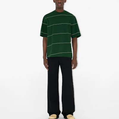 버버리 SS24 아이비 그린 로고 자수 스트라이프 반팔 티셔츠 남성용. 80836111 Purchase 버버리 SS24 아이비 그린 로고 자수 스트라이프 반팔 티셔츠 남성용. 80836111