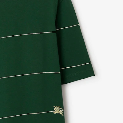 버버리 SS24 아이비 그린 로고 자수 스트라이프 반팔 티셔츠 남성용. 80836111 1