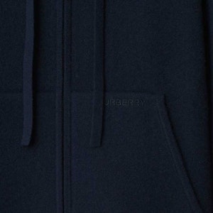 博柏利 SS24 海军蓝刺绣徽标抽绳连帽衫。 80897841 Sizing 博柏利 SS24 海军蓝刺绣徽标抽绳连帽衫。 80897841