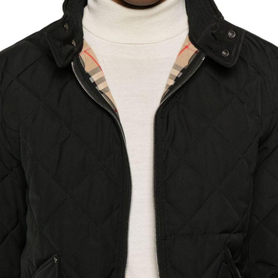 Sizing Burberry SS24 黑色高領菱格休閒外套. 80964491