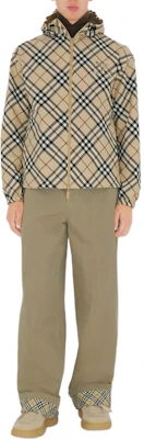 博柏利 SS24 男士可翻转格纹宽松连帽夹克 米色. 80991621 Lookbook 博柏利 SS24 男士可翻转格纹宽松连帽夹克 米色. 80991621