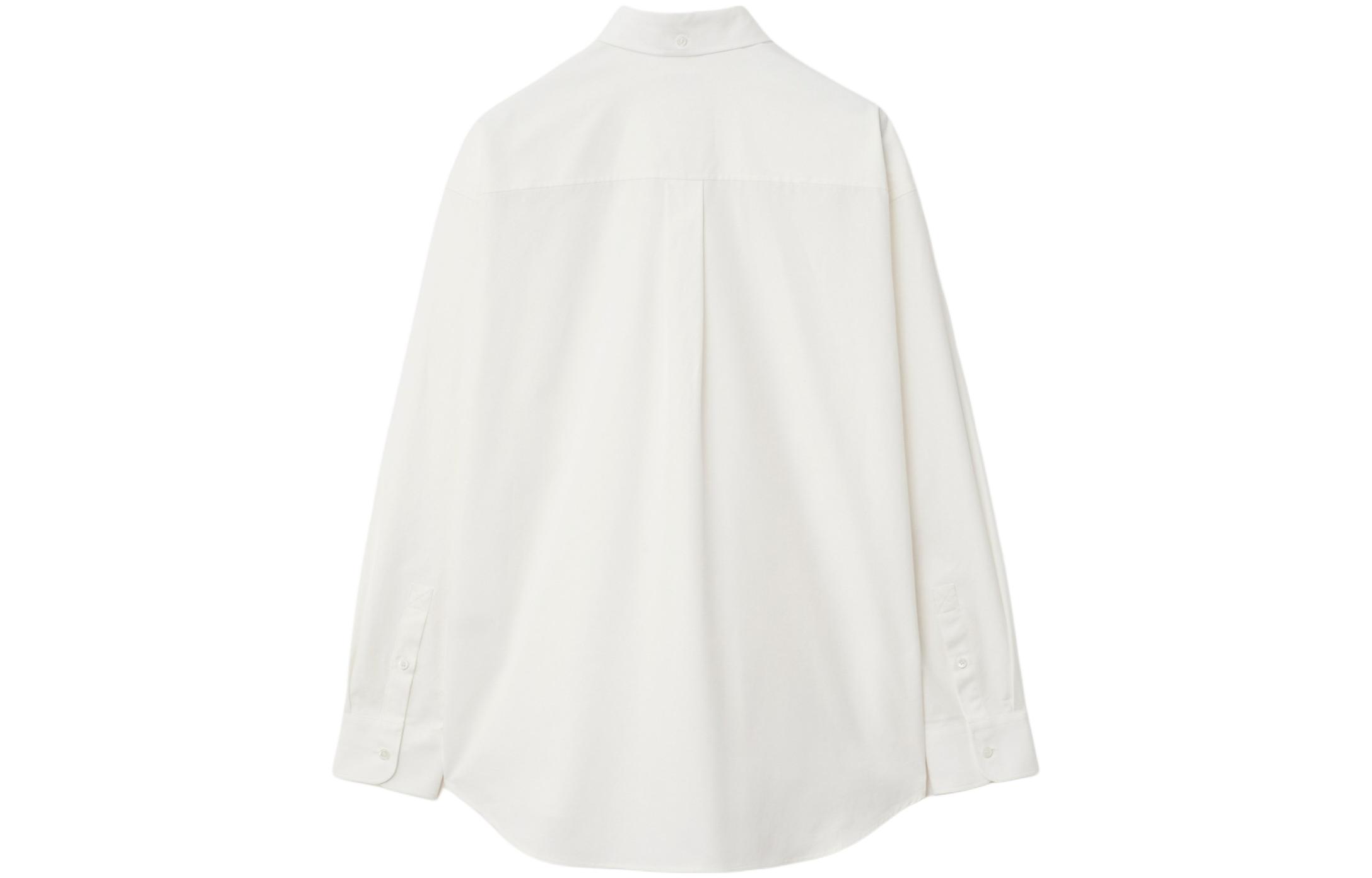 Lookbook Burberry SS24 Camisa Casual Hombre Azul Lluvia Manga Larga Ajuste Suelto. 80846981