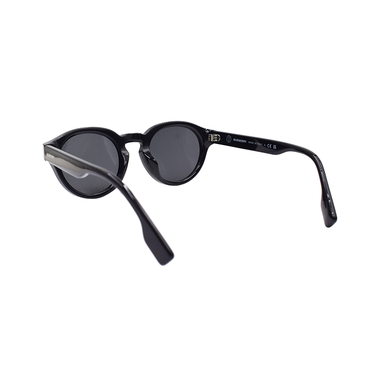 Shop BURBERRY Gafas de Sol Negras Serie Stripe 4404F Edición Especial Viaje. B4404-F-3001/87
