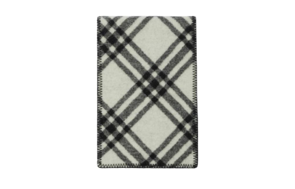 Shop Burberry 條紋標誌貼布針織圍巾 情侶款 黑色 80792461