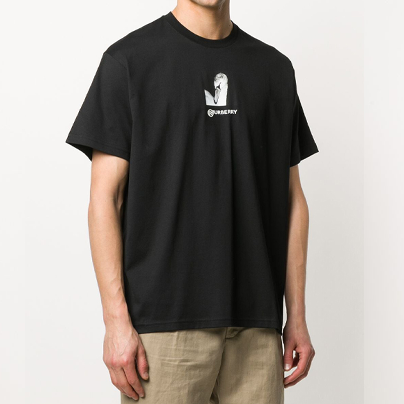 Purchase 버버리 스완 로고 프린트 코튼 릴랙스드 티셔츠 유니섹스 블랙 45638051
