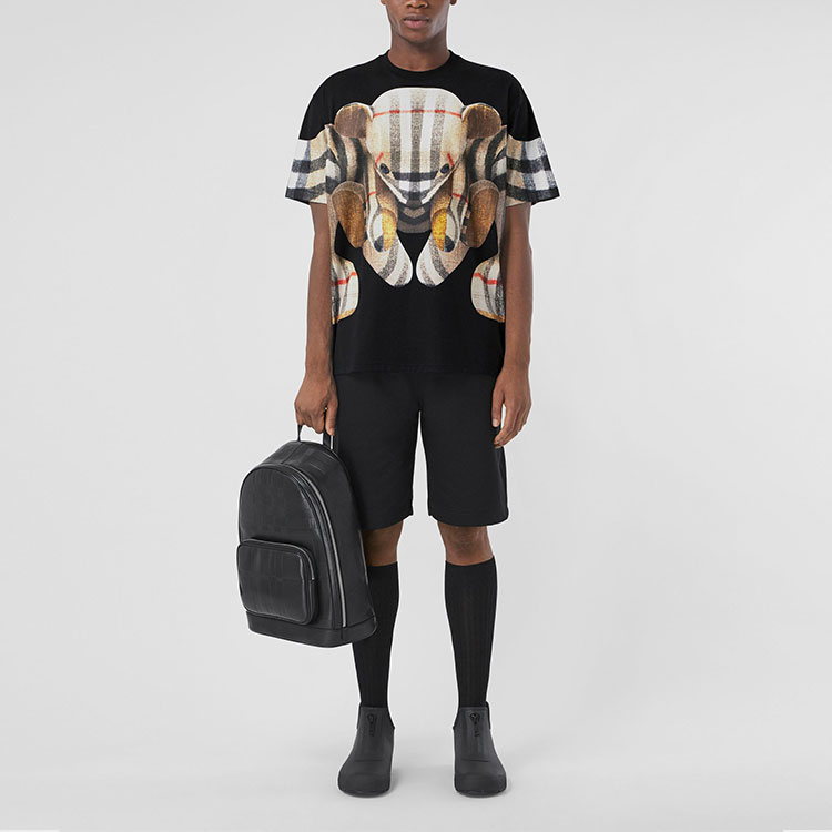 Shop Kaos Hitam Longgar Pria Burberry Thomas Bear Graphic. 80495681