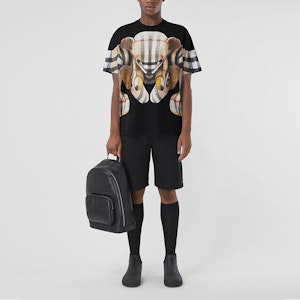 Burberry Thomas Bear Grafik Kemeja-T Longgar Hitam Lelaki. 80495681 Shop Burberry Thomas Bear Grafik Kemeja-T Longgar Hitam Lelaki. 80495681