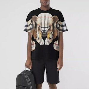Burberry Thomas Bear Grafik Kemeja-T Longgar Hitam Lelaki. 80495681 Details for Burberry Thomas Bear Grafik Kemeja-T Longgar Hitam Lelaki. 80495681
