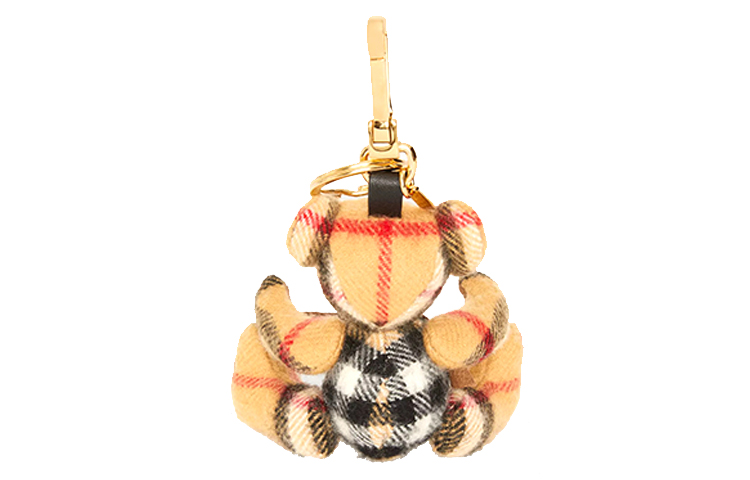 Lookbook Burberry Thomas Bear Wool Keychain Unisex Couple Style 8003322
