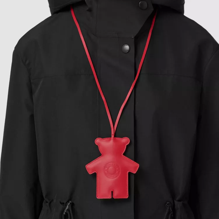 Lookbook Burberry Thomas Teddy Bear Leather Charm Keychain Unisex Couple Style 80492531