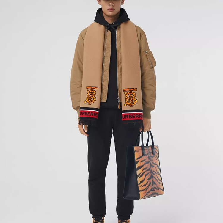 Burberry Tiger Stripe Logo Wool Blend Scarf Unisex Couple Style Camel Color. 80517291 圖 6