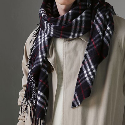 Burberry Unisex Black & White Check Cashmere Triangle Shawl 40800641 Lookbook Burberry Unisex Black & White Check Cashmere Triangle Shawl 40800641