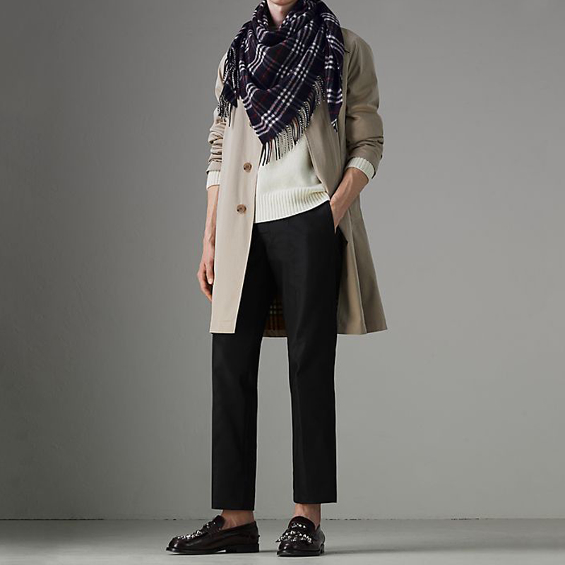 Shop Burberry Unisex Black & White Check Cashmere Triangle Shawl 40800641